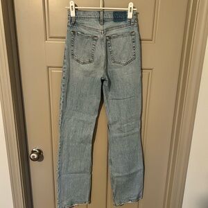 Abercrombie & Fitch.  The 90’s Relaxed Jean. High rise. Size 25 long.